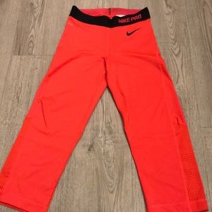 nike pro cropped leggings